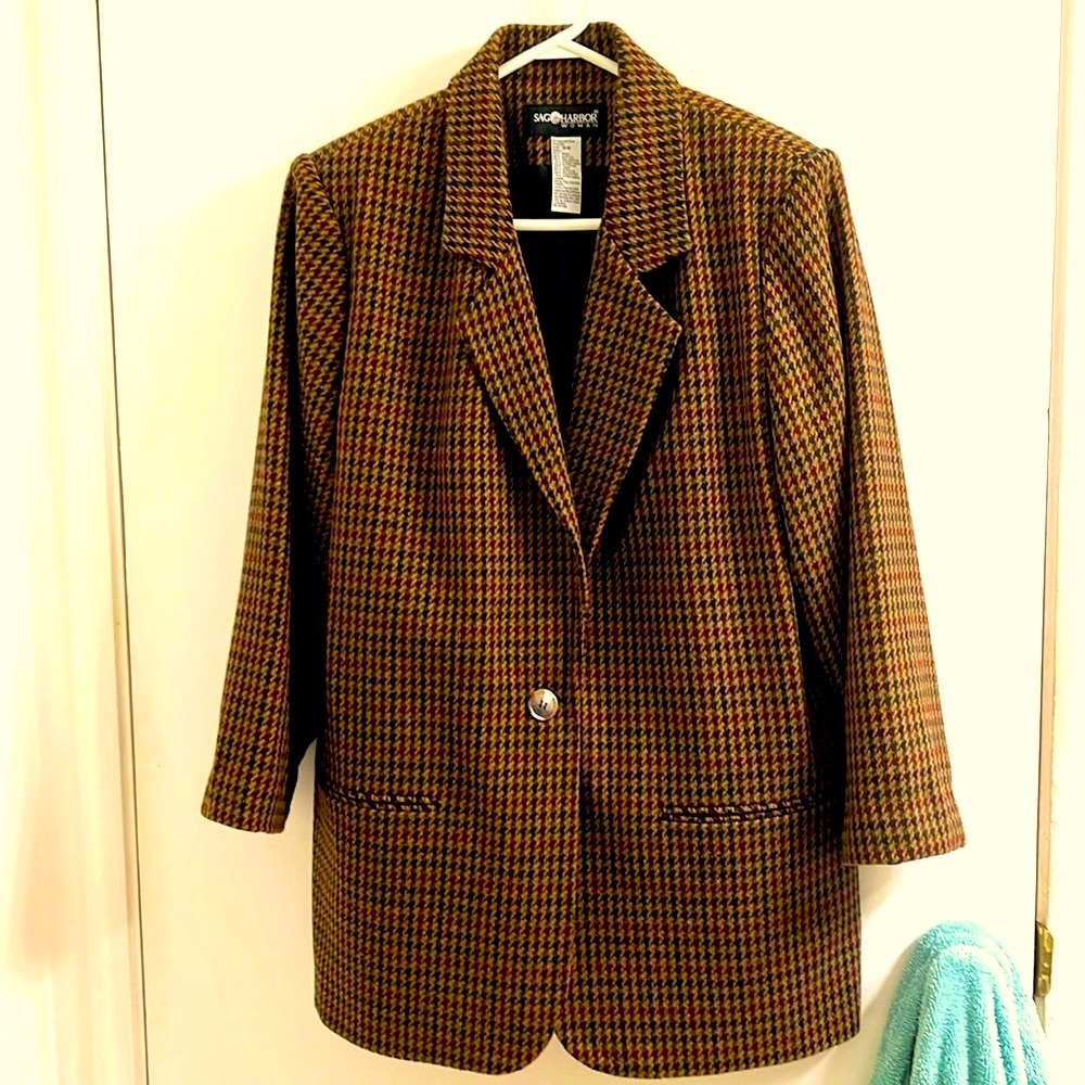 Vintage Sag Harbor woman size 16 W hounds tooth pattern, 40% wool jacket